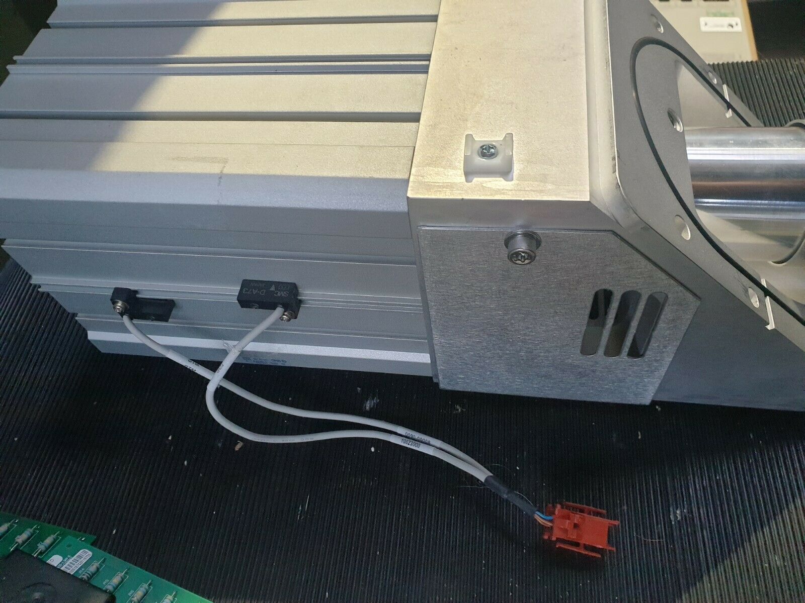 Used AMAT 0040-50505-002 SPLIT VALVE PNEUMATIC CYLINDER (rbd2.1b1)