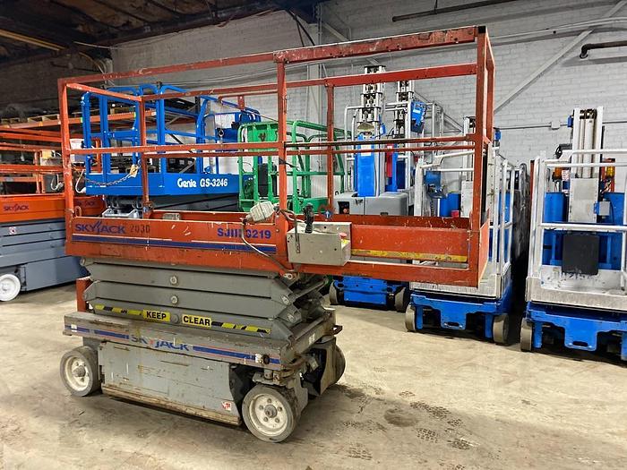 Used 2011 SKYJACK SJIII3219