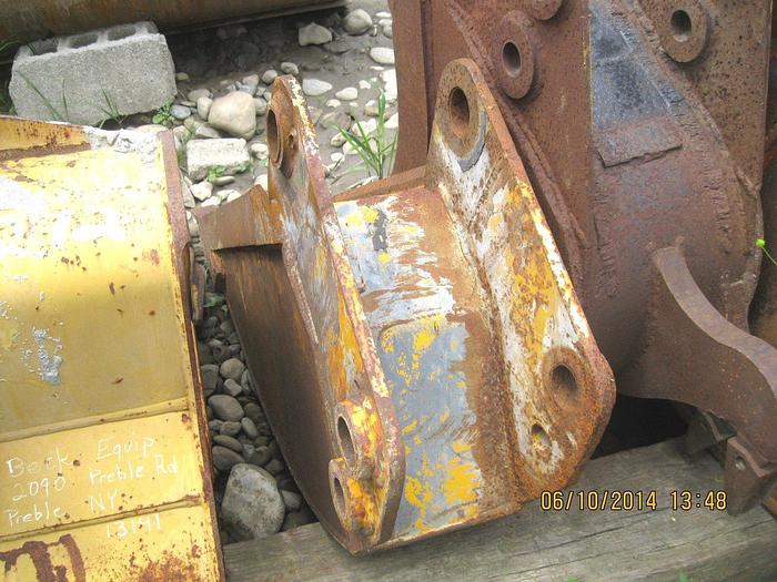 Used 11" ( 2.8 Cu Ft) GP Bucket w/3 Teeth, 2.25" & 2" Pin Size, 8 1/4" Face Spread...