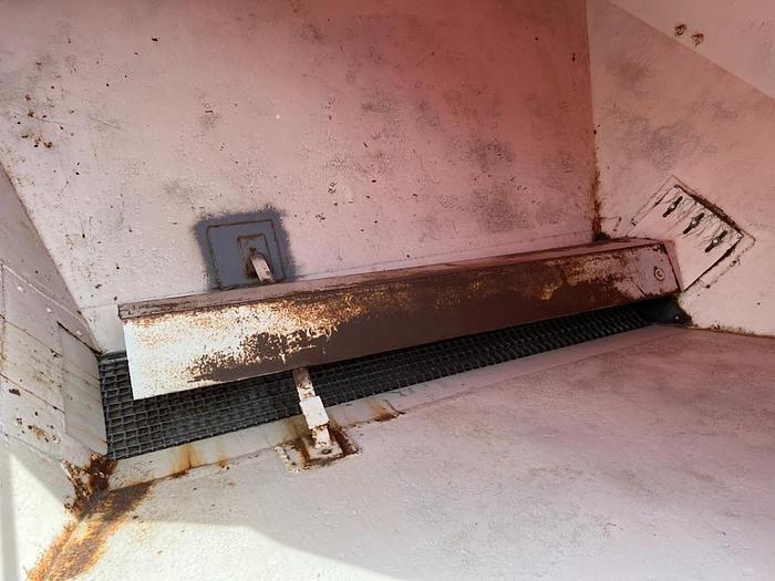 Used Simonsen 4 Ton Fertilizer Spreader