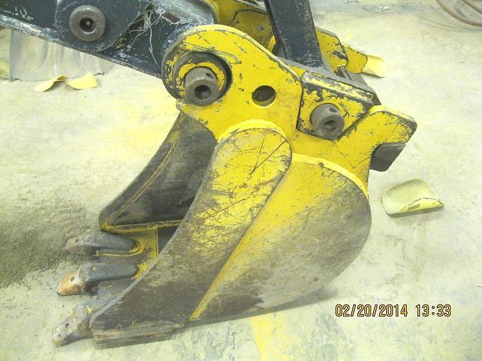 Used 12" BUCKET W/ JOHN DEERE QUICK ATTACH SET UP , QUICK COUPLER EXTRA $$.