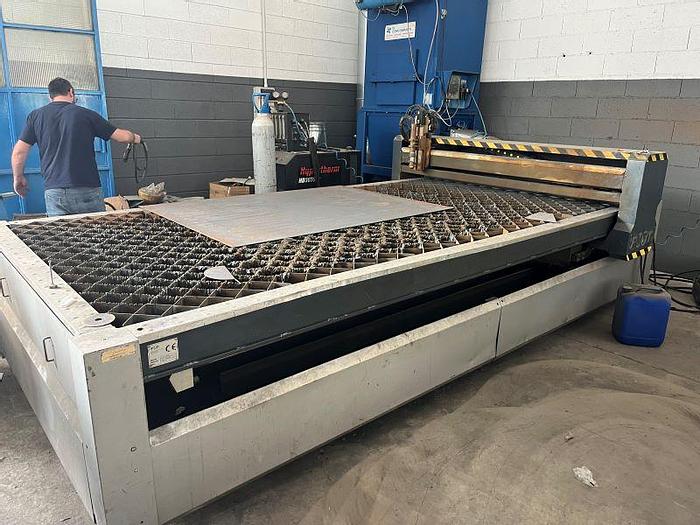 Usato TAGLIO AL PLASMA ALTA DEFINIZIONE 3000 X 1500 CON IMPIANTO ASPIRANTE CORAL