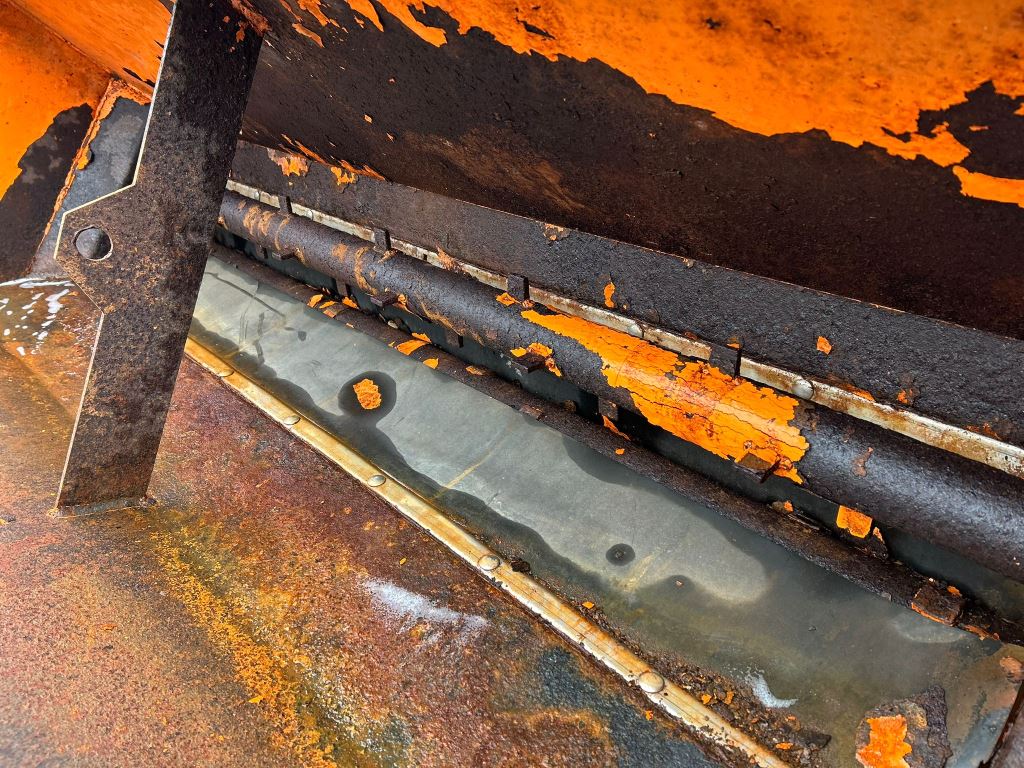 Used D.W. Tomlin Bucket