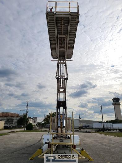 Used 1998 Tesco Freightliner Scissor Lift Truck / Maintenance Lift Truck