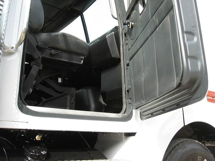 Used 1999 Volvo WG-64-T- Stock #: 8560