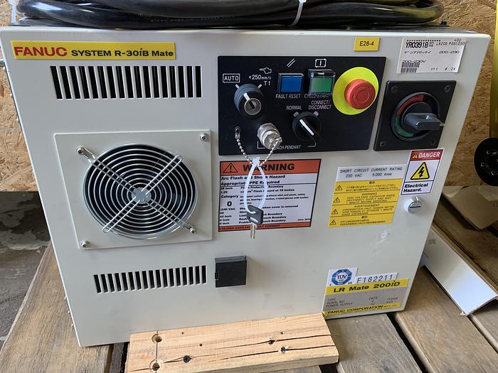 Used FANUC LR MATE 200iD/7H 5 AXIS CNC ROBOT WITH LR MATE R30iB CONTROLLER