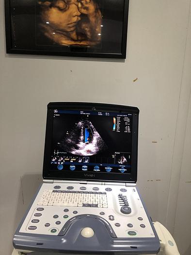 Used GE Vivid i Ultraschallgerät mit Kardio-Sonde Software Version 2.1.16 auf GE Vivid i Trolley