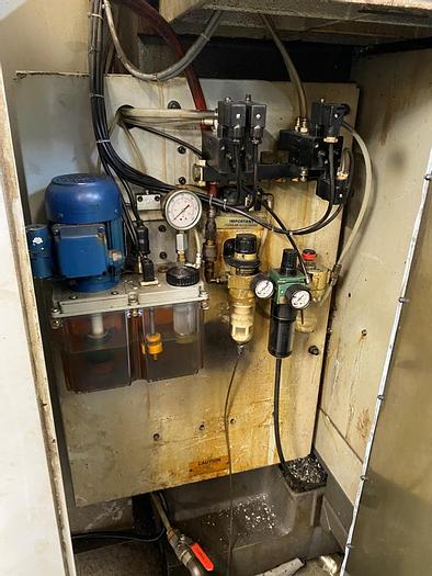 Used 1992 Bridgeport VMC 560/16 Vertical Machining Center