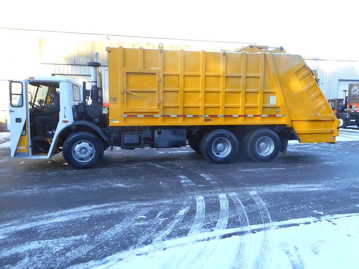 Used 2006 Mack LE613