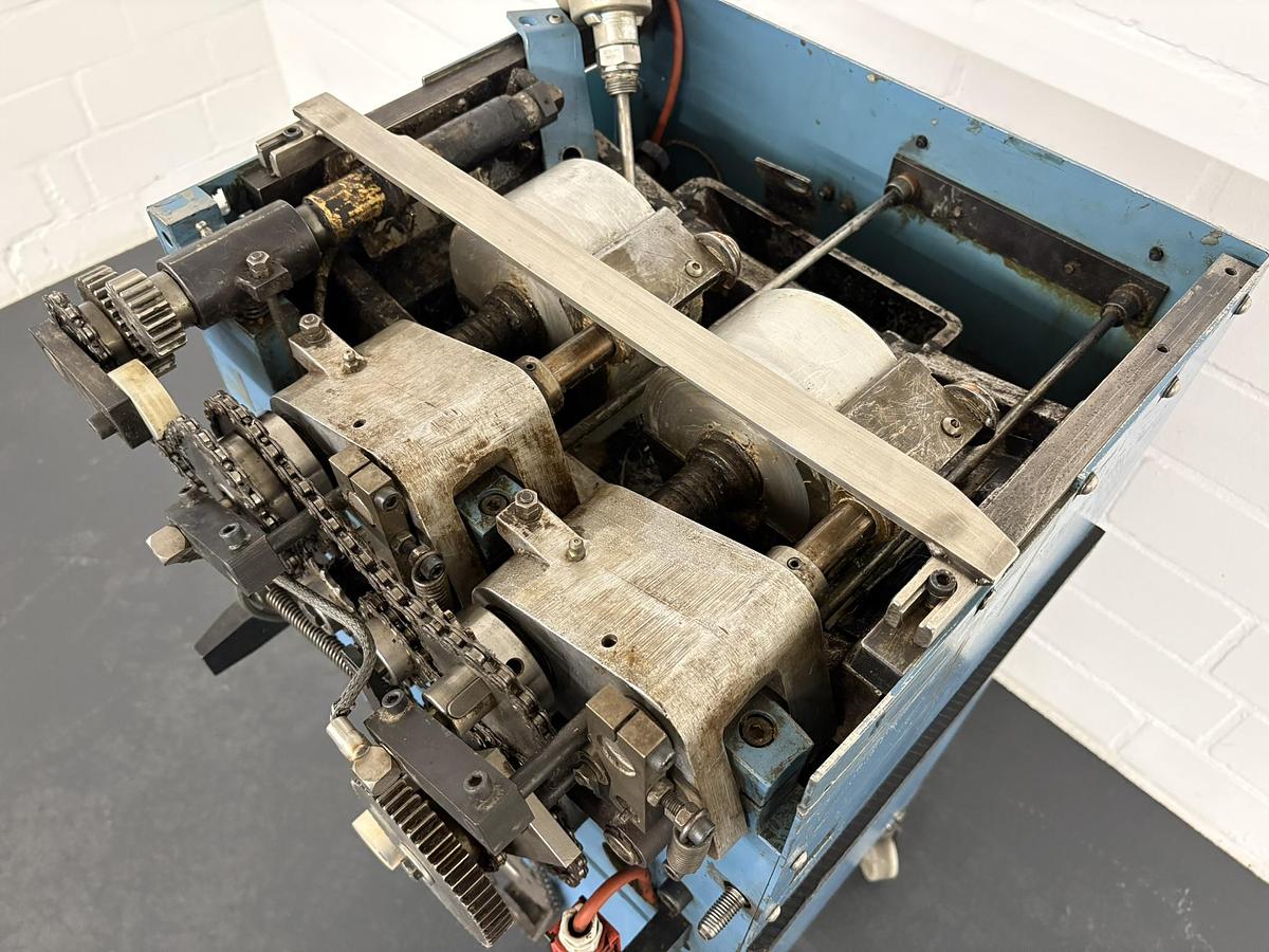 Used Wohlenberg Master 6501 EVA-hotmelt spine gluing unit (1995)