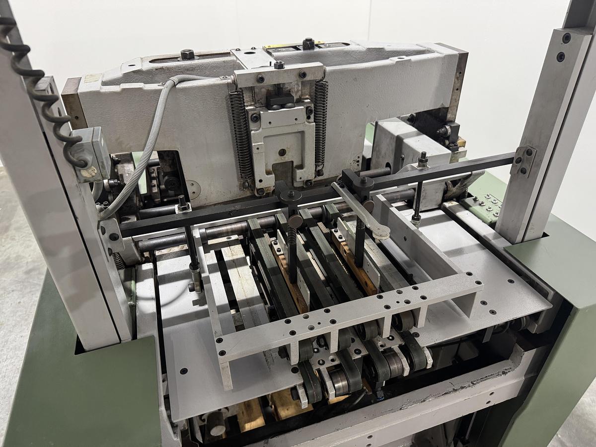 Used Müller Martini trimmer 1522 (1996)