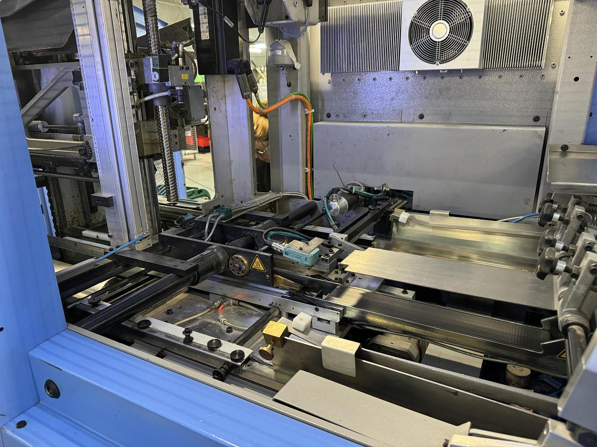 Used Müller Martini Diamant MC (2010)