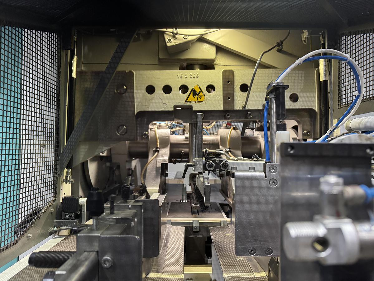 Used Kolbus three knife trimmer HD 142.P (2004)