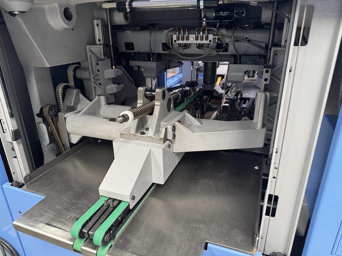 Used Müller Martini three knife trimmer Orbit (3675) (2009)