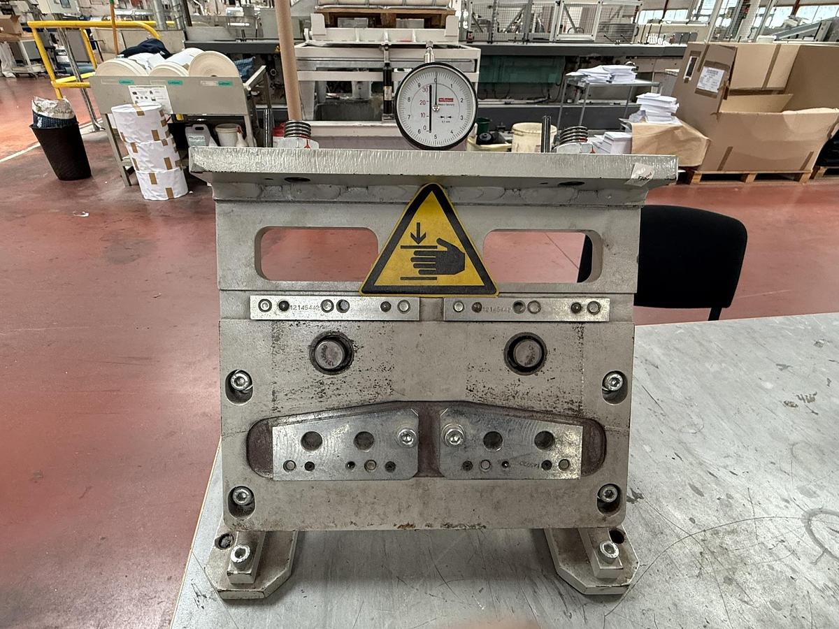 Used Kolbus round corner trimmer RE 143 (2014)