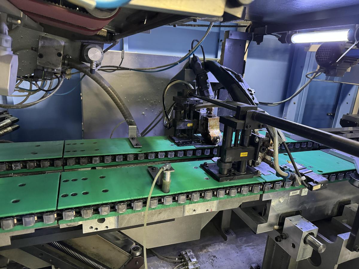 Used Müller Martini Diamant MC (2010)