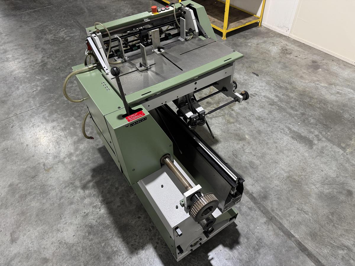 Used Müller Martini cover feeder 1528 (1996)