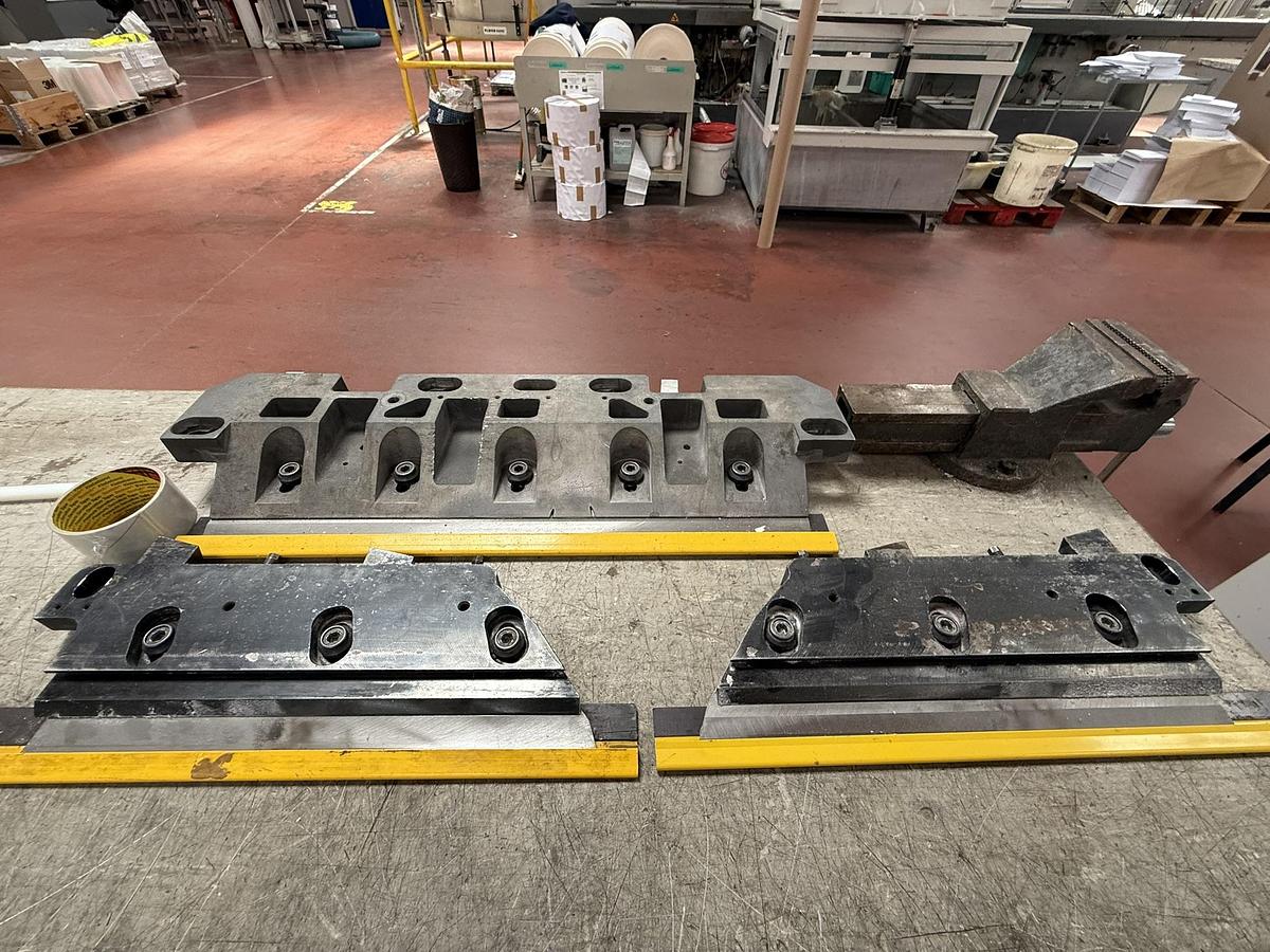 Used Kolbus three knife trimmer HD 142.P (2004)