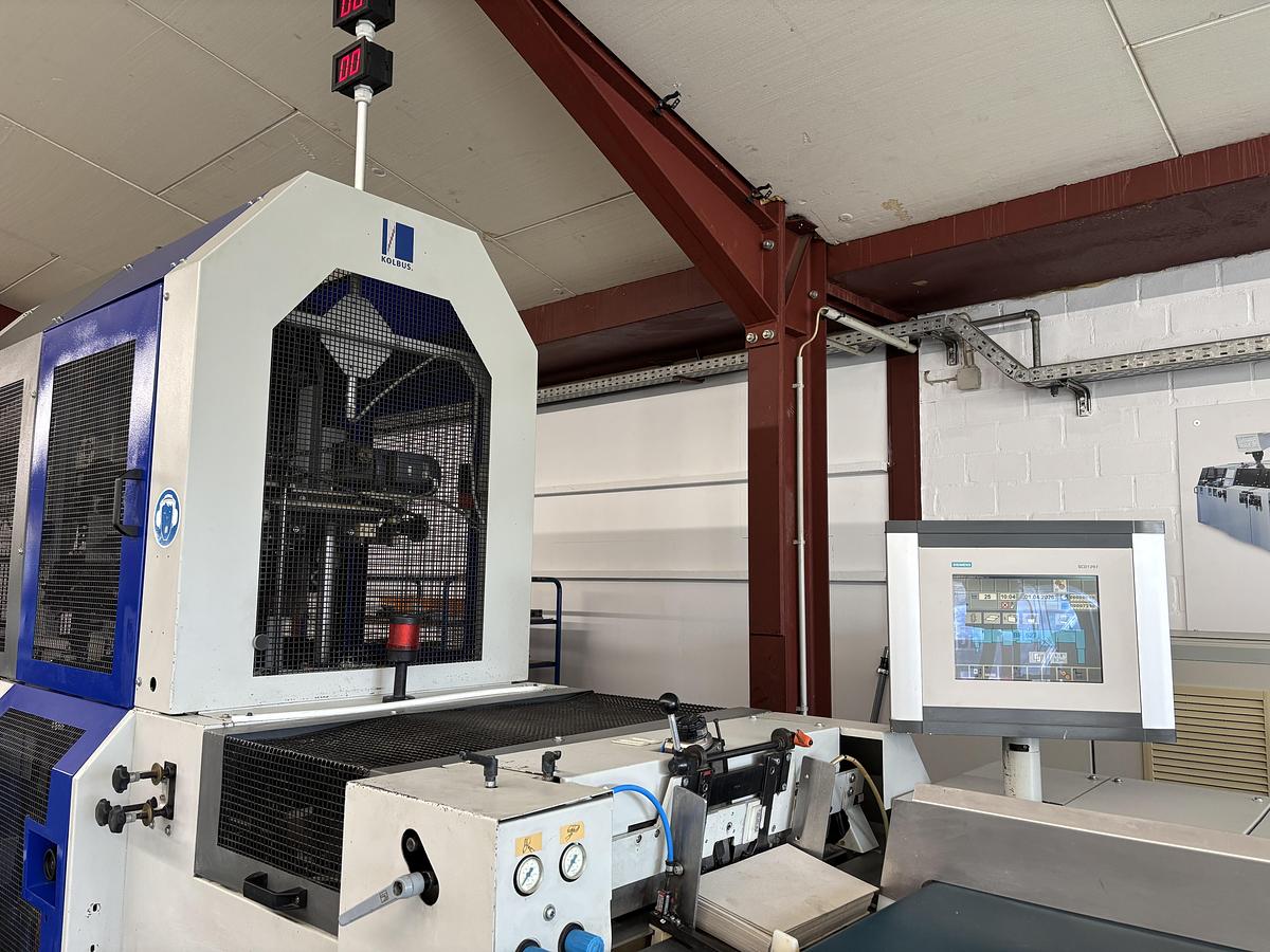 Used Kolbus hard cover book line BF 527 + FE 604 + DS 391 (2004)