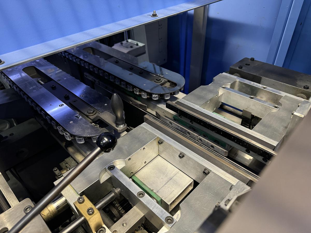 Used Müller Martini Diamant MC (2010)