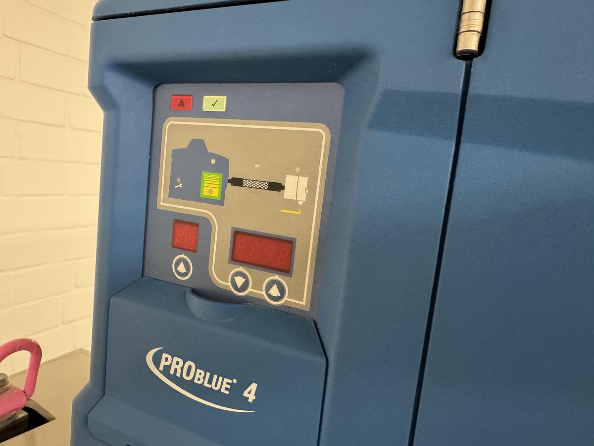 Used Kolbus card gluer KK 841 (2011)