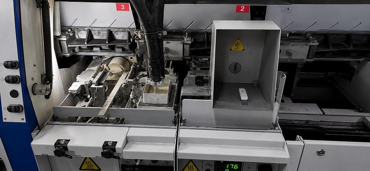Used Kolbus perfect binder KM 600 (2015)