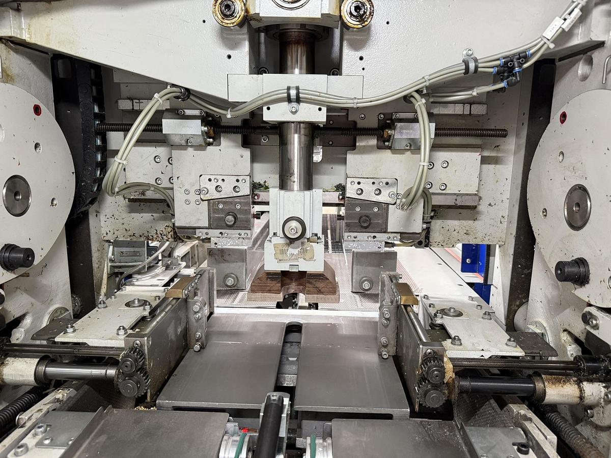 Used Kolbus round corner trimmer RE 143 (2014)