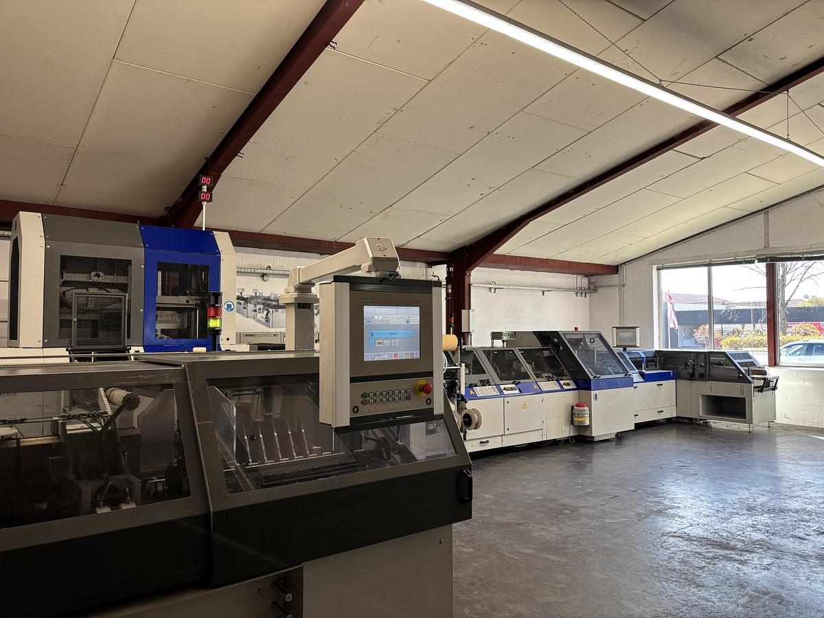 Used Kolbus hard cover book line BF 527 + FE 604 + DS 391 (2004)