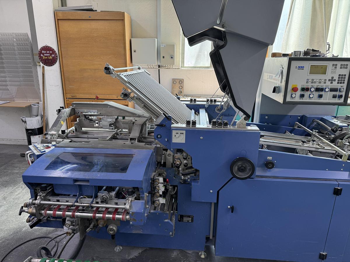 Used MBO folding machine K 800.2/4 S-KTZ (2008)