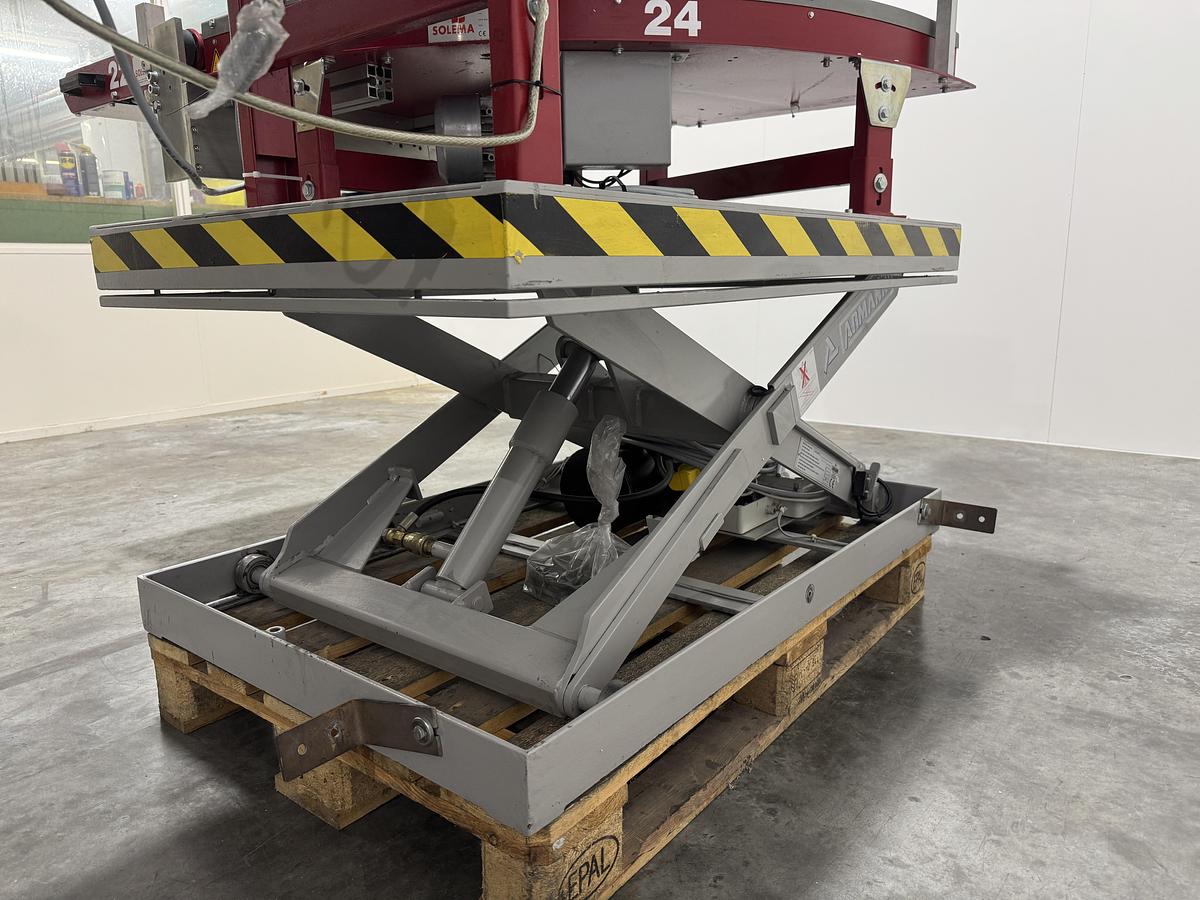 Used Solema Straight and 90° conveyor system, with lifting table (no2)