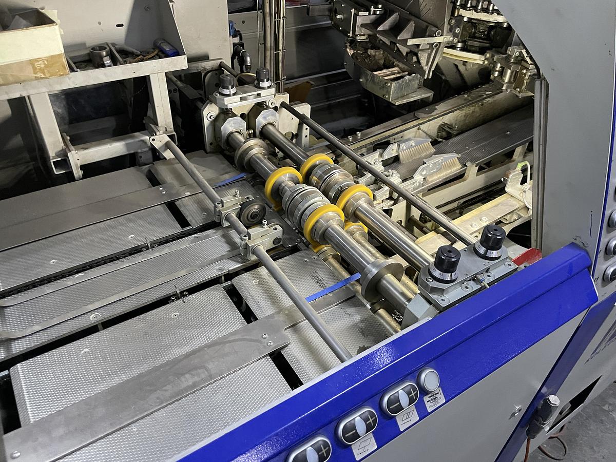 Used Kolbus perfect binder KM 600 (2011)