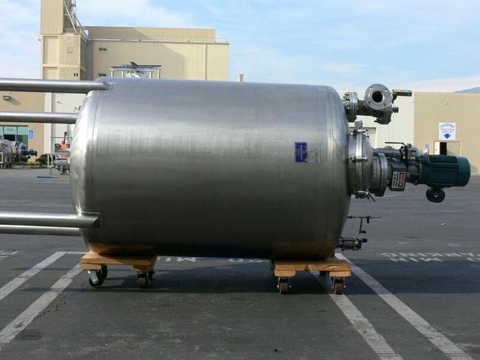 Used 500 Gallon / 2000 Liter Single Wall Stainless Steel Tank w/ Top Mixer