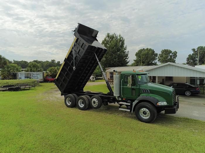 Used 2010 MACK GU 813