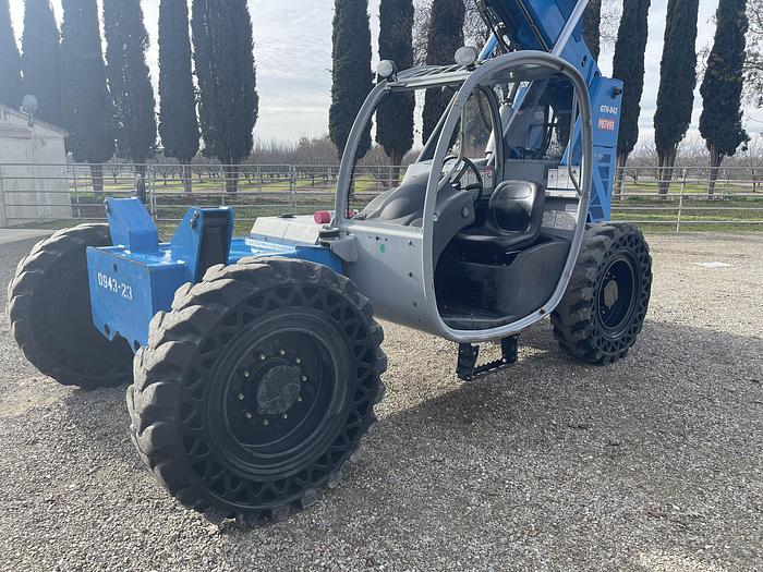 Used 2008 GENIE GTH842