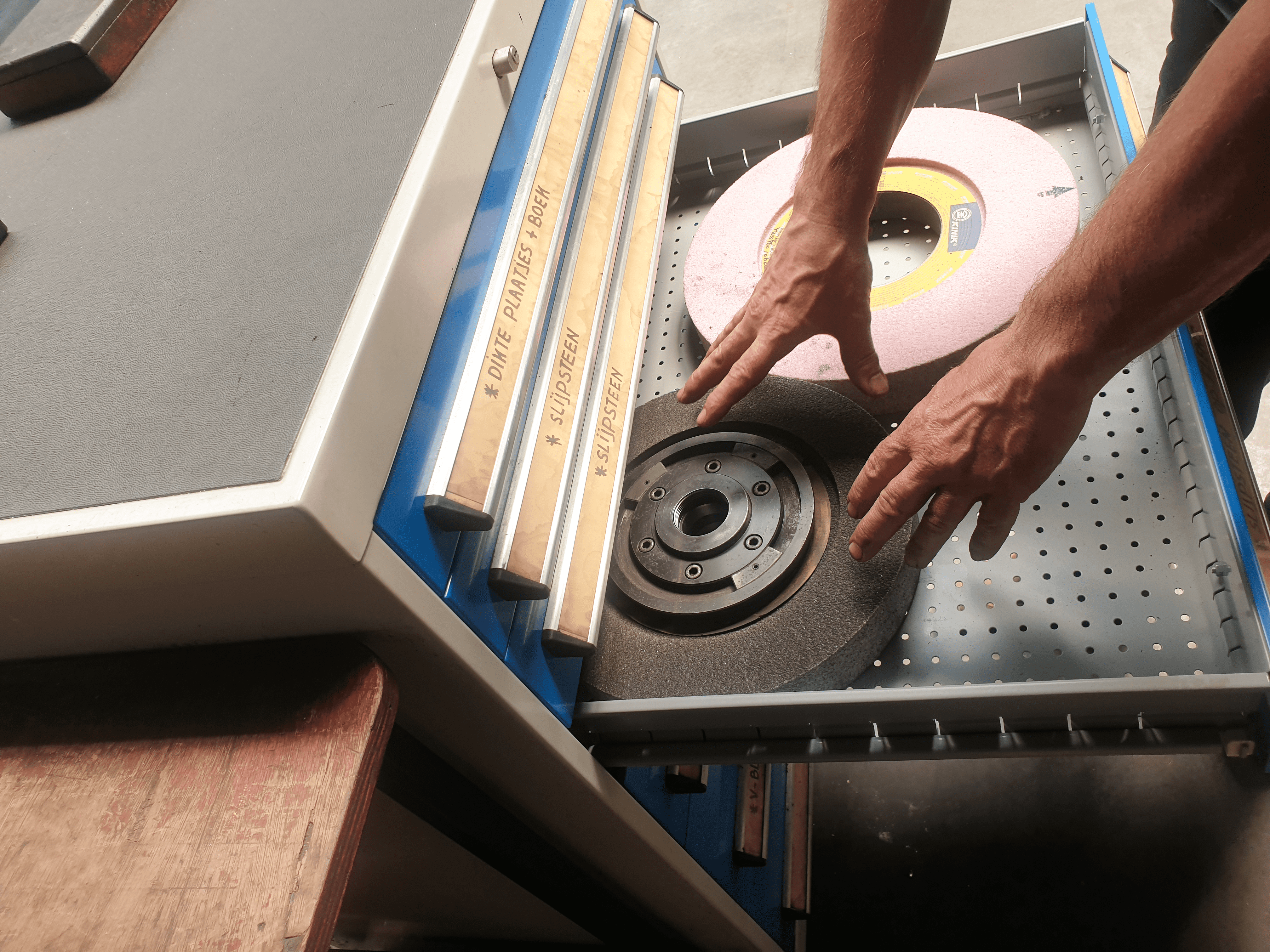 Used Chevalier FSG-1632 ADII - Grinding Machine