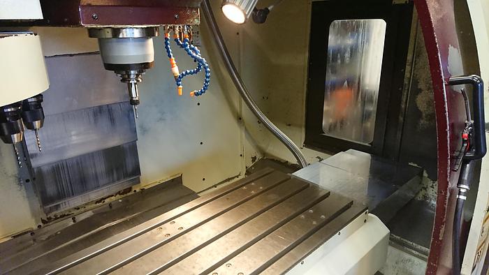 Used BRUGT VERTIKALT BEARBEJDNINGSCENTER FABRIKAT CHEVALIER, MODEL 2040 VMC-L