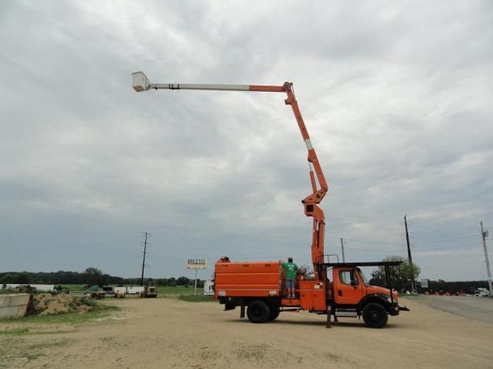 Used 2011 FREIGHTLINER BUSINESS CLASS M2 106