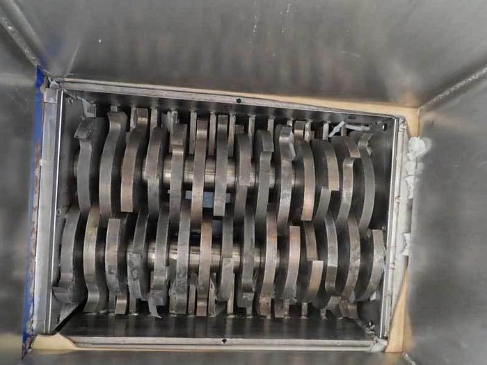 Used SHRED-TECH 7.5HP DUAL SHAFT SHREDDER