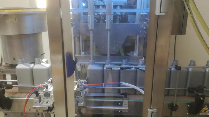 Filling and capping line for engine oil - RT2U