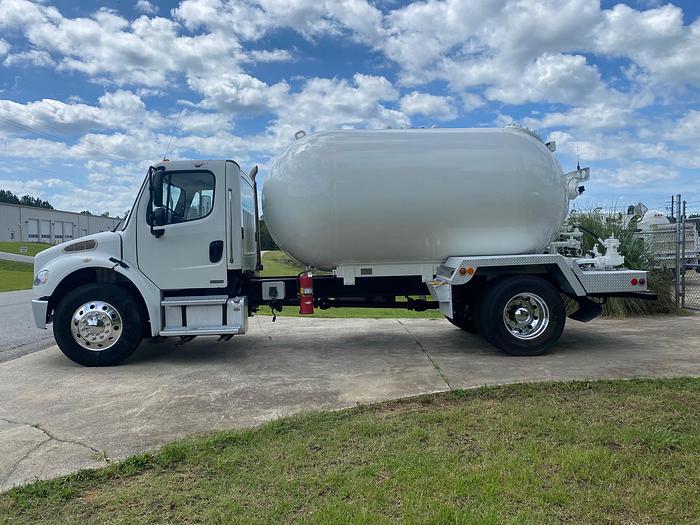 Used 2009 FREIGHTLINER BUSINESS CLASS M2 106