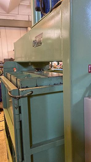 Usato PRESSA PER IMBALLAGGI ORMIC 10 TON
