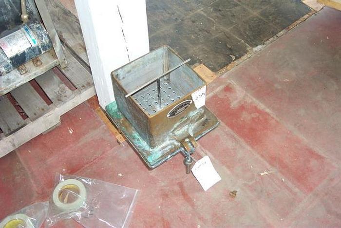 Used LABORATORY EQUIPMENT #17779