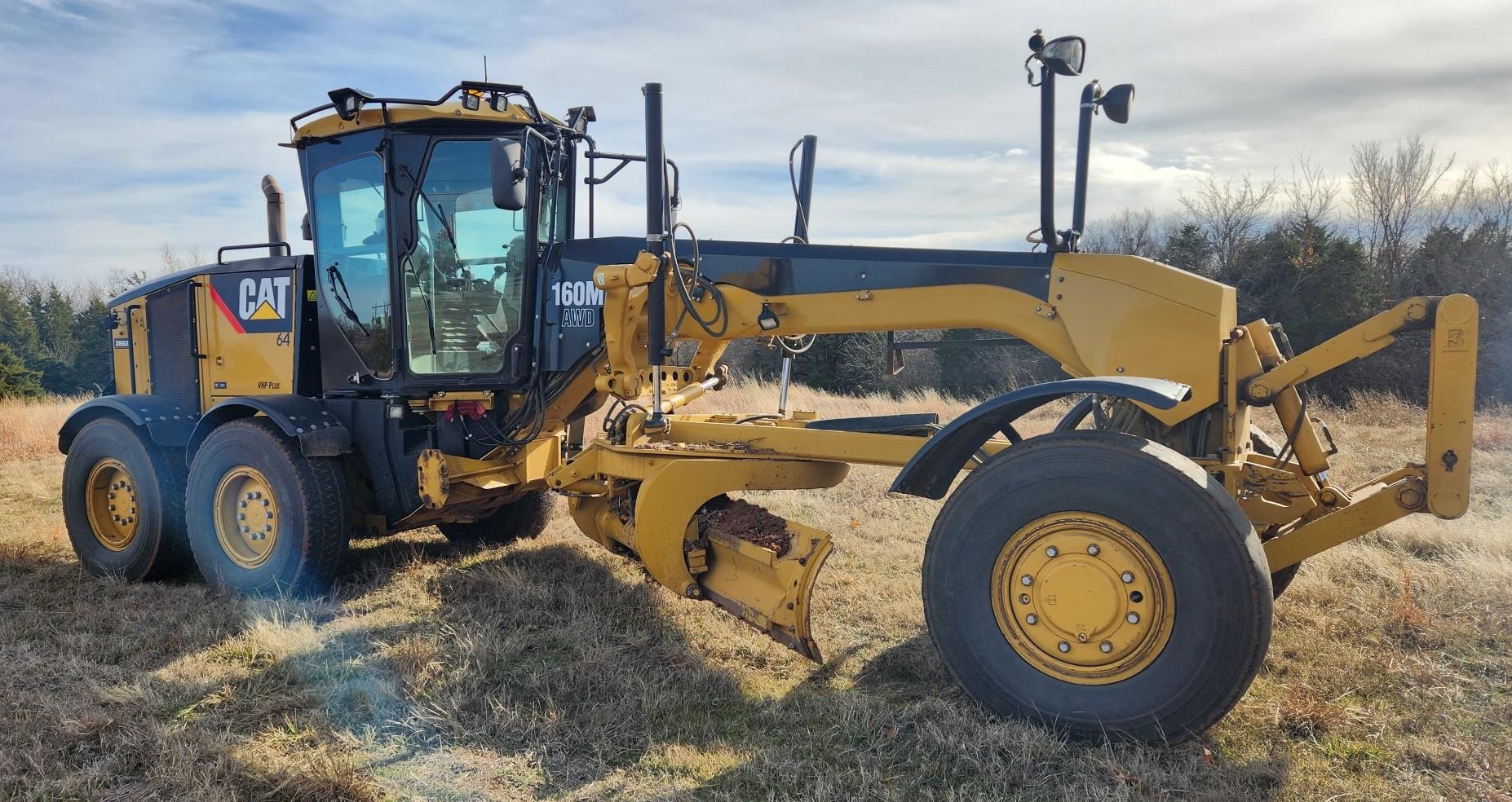 Used 2010 Caterpillar 160M with 14' board and removable snow wing