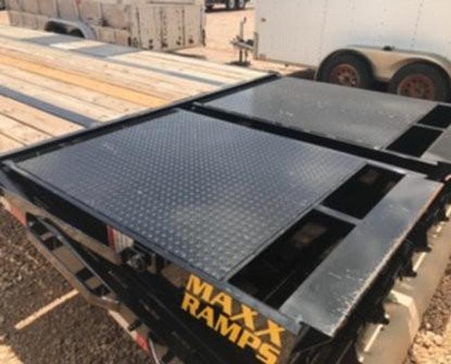 Used 2018 Diamond T Gooseneck