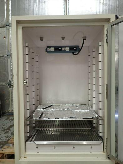 Used Blue M Model 200A Dry Type Bacteriological Incubator Gravity Convection