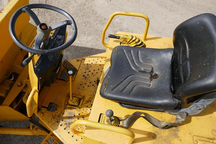 Used 2004 THWAITES 6 TONNE SWIVEL