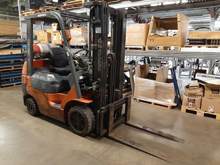 Used 2003 Toyota 7FGCU25 – 5000 lb. Forklift