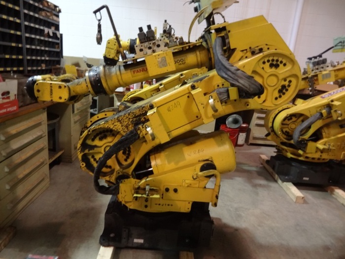 Used FANUC R2000iA/165F ROBOT W/RJ3iB CONTROLLER