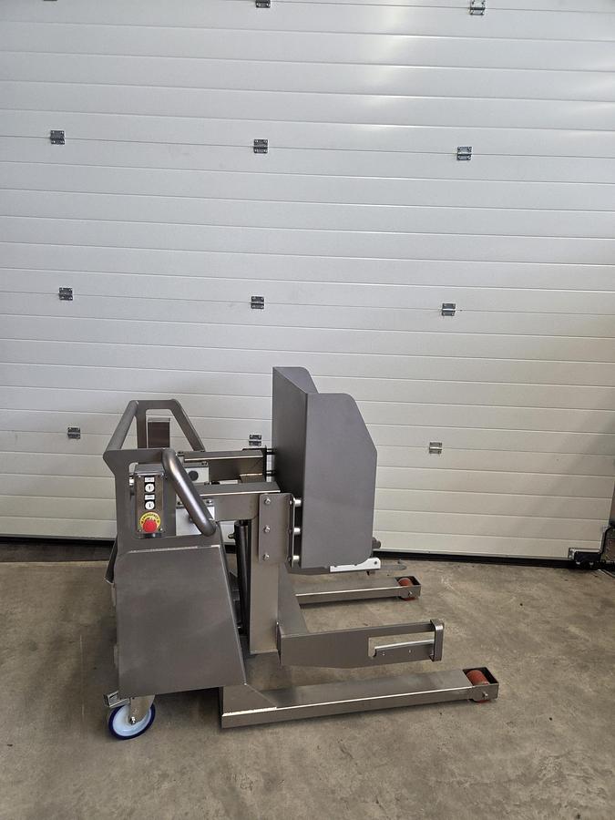 Normwagen Kipper mit Batterie Antrieb