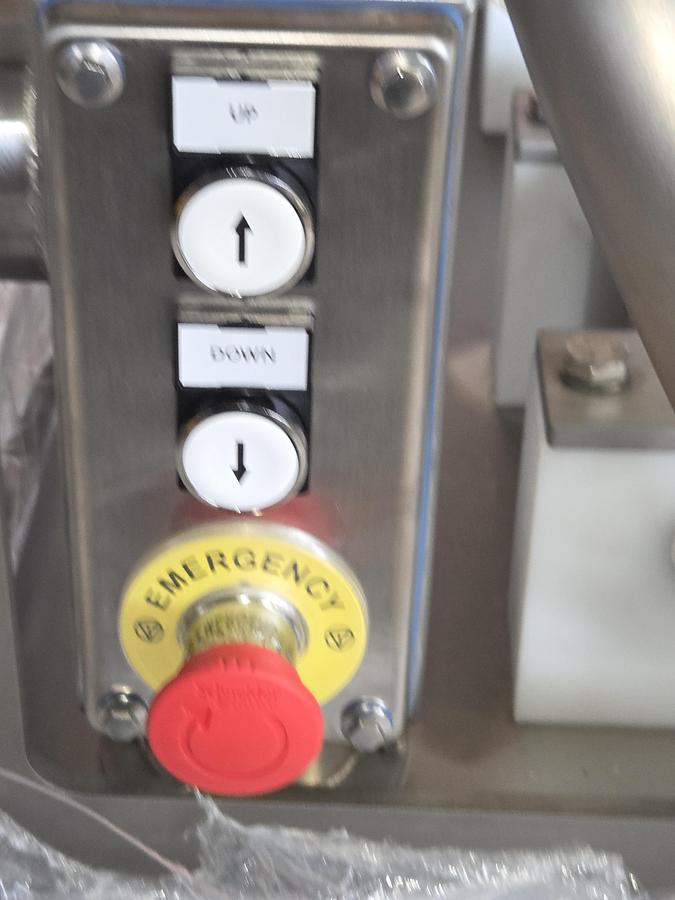 Normwagen Kipper mit Batterie Antrieb